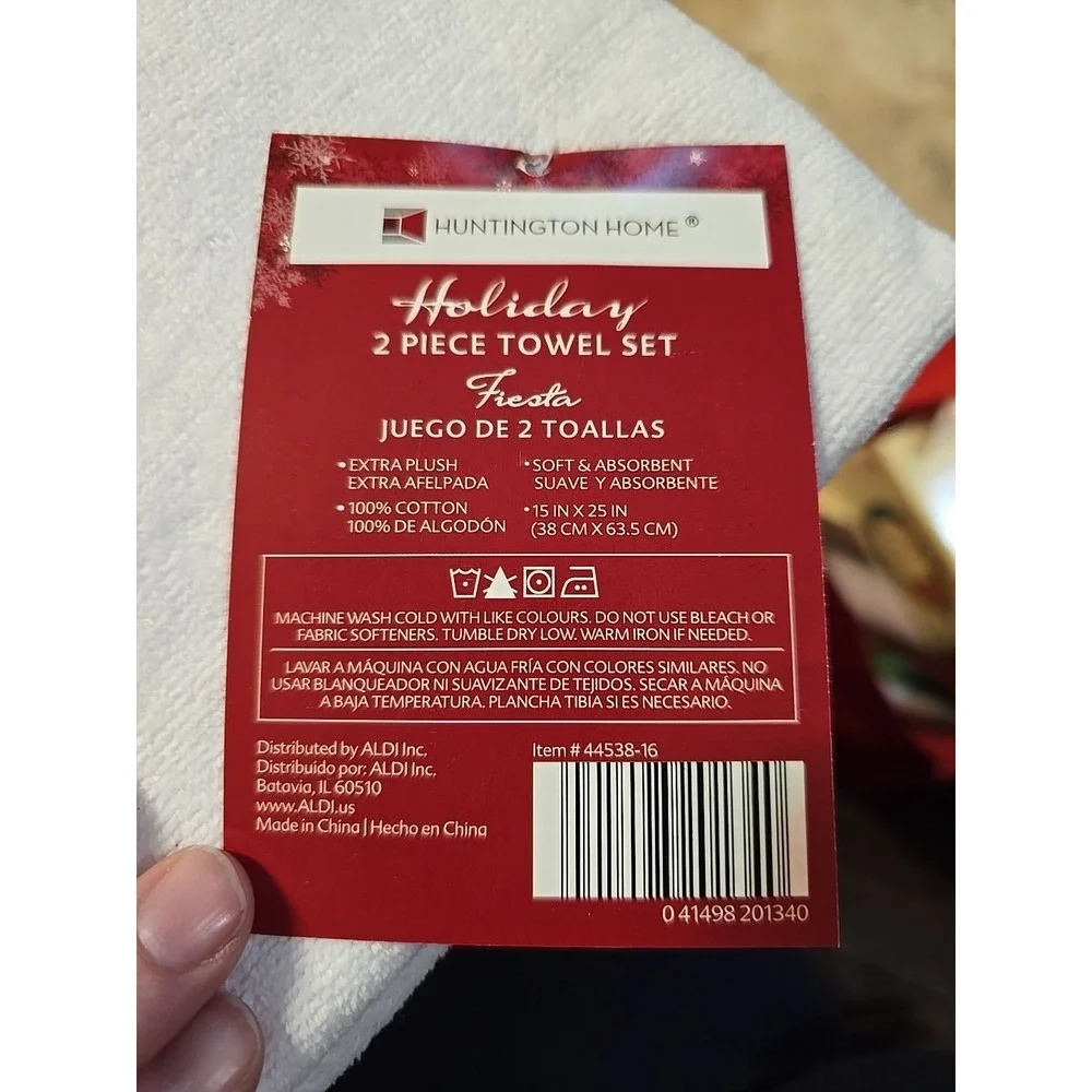 Huntington Home Holiday 2 Piece Towel Set Extra Plush 44538-16 NWT Snowflakes